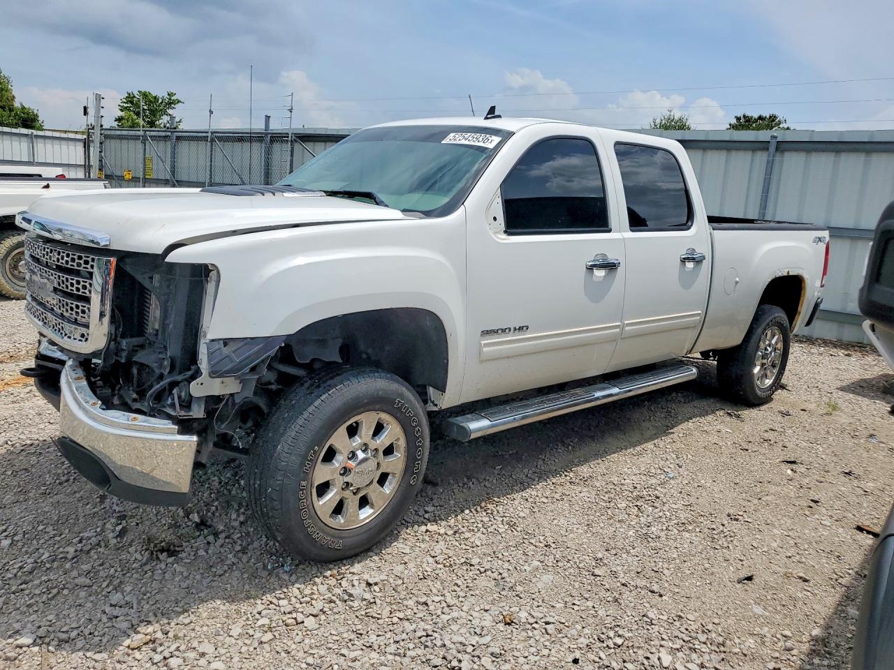 2011 GMC Sierra 3500HD SLE, VIN 1GT423C86BF133408 — Front end