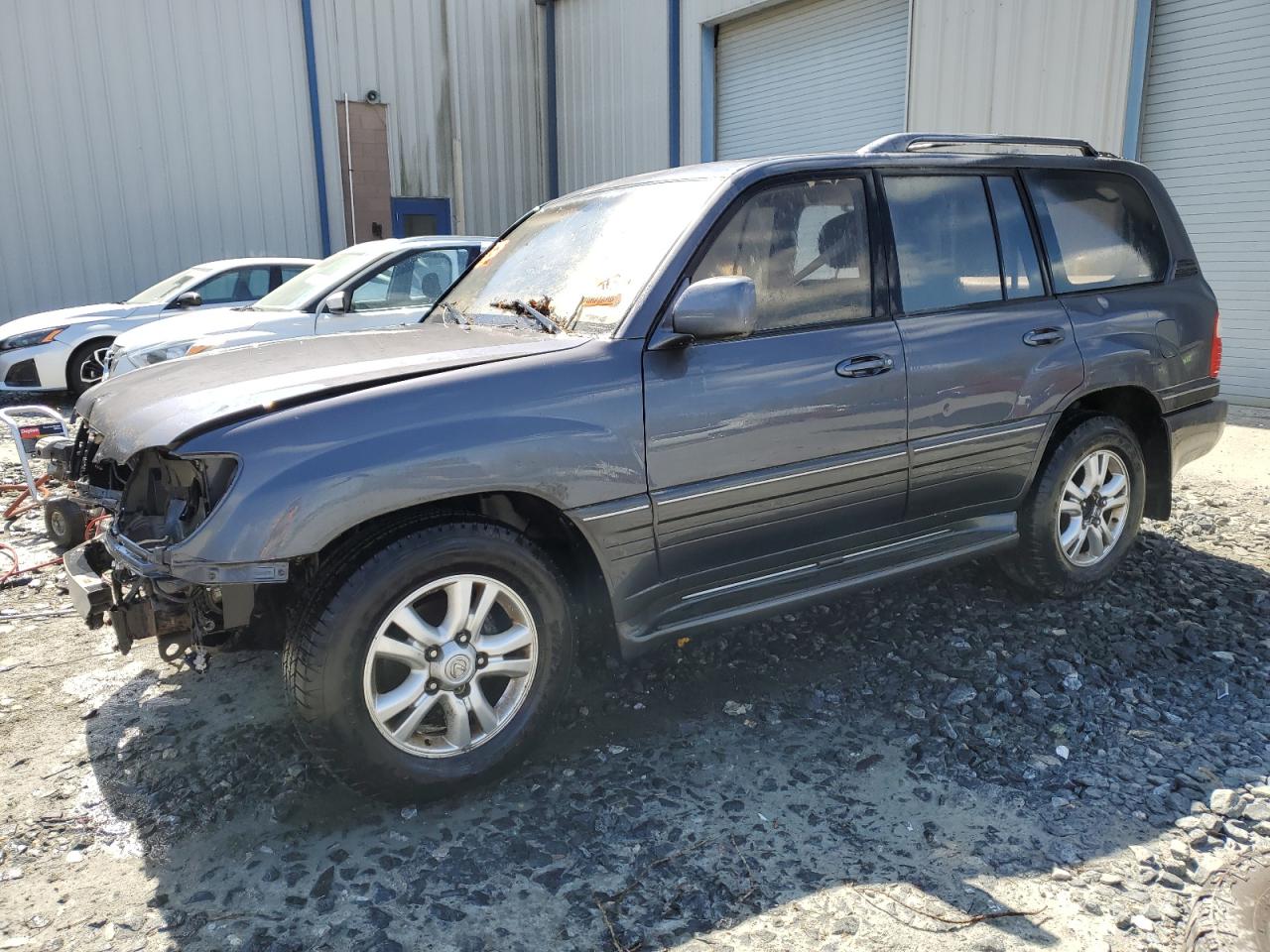 2003 Lexus LX 470, VIN JTJHT00W133533666 — Front end