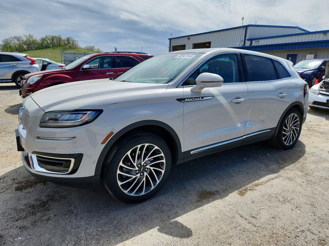 2020 Lincoln Nautilus Reserve, VIN 2LMPJ8KP1LBL12125 — Side