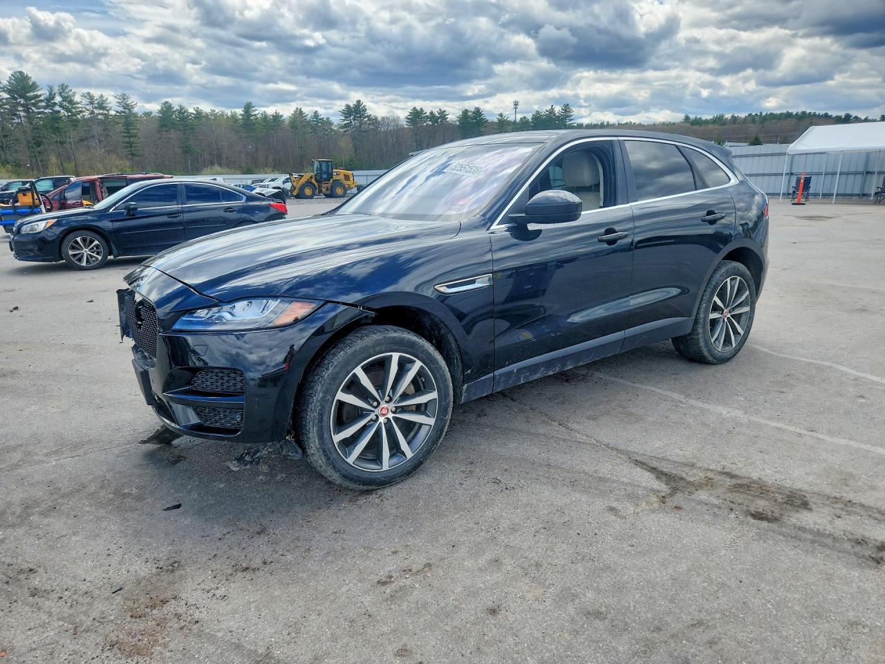 2017 Jaguar F-Pace 35t Prestige, VIN SADCK2BV8HA090942 — Front end