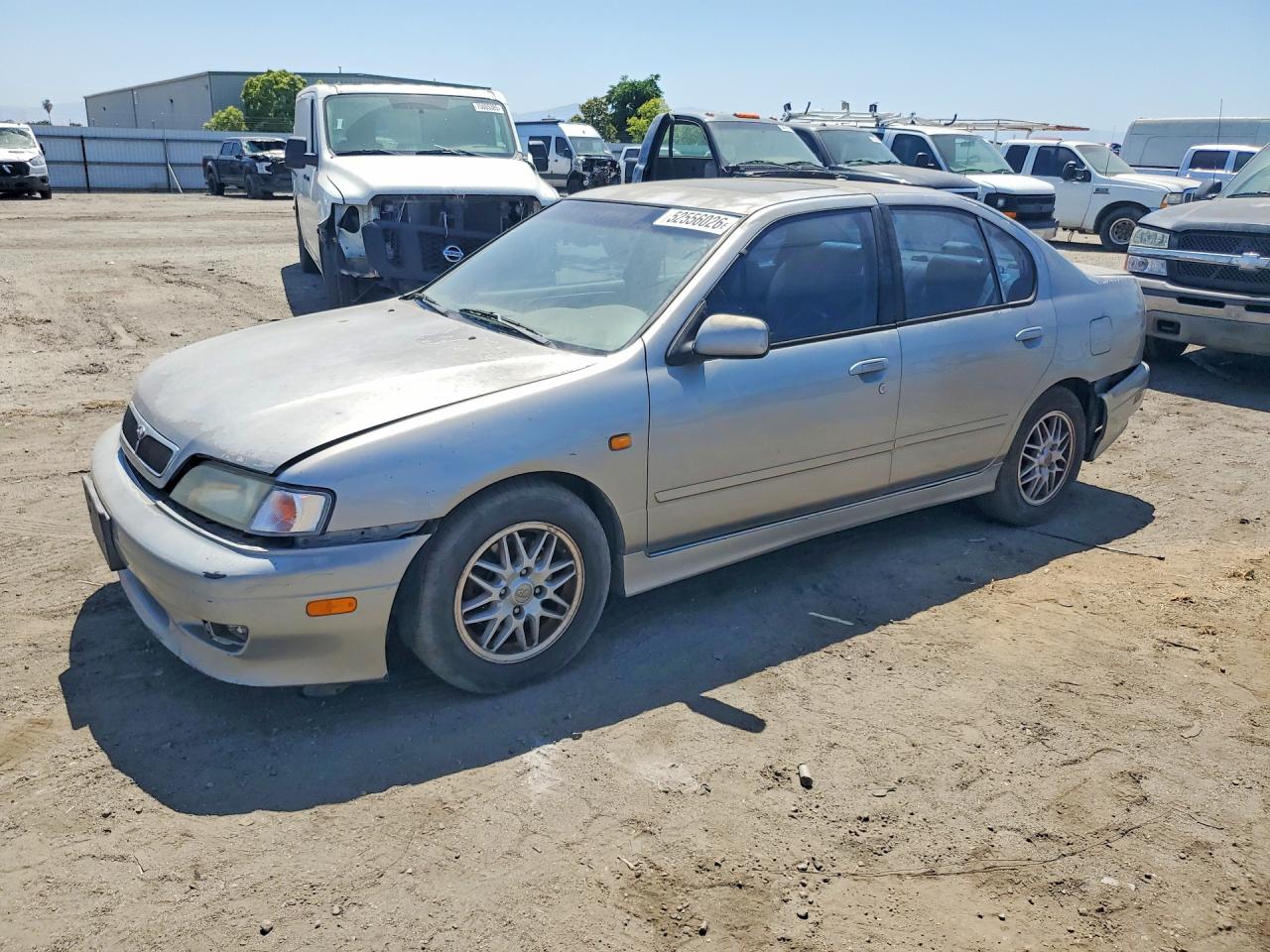 2000 Infiniti G20 Luxury, VIN JNKCP11A2YT300900 — Front end