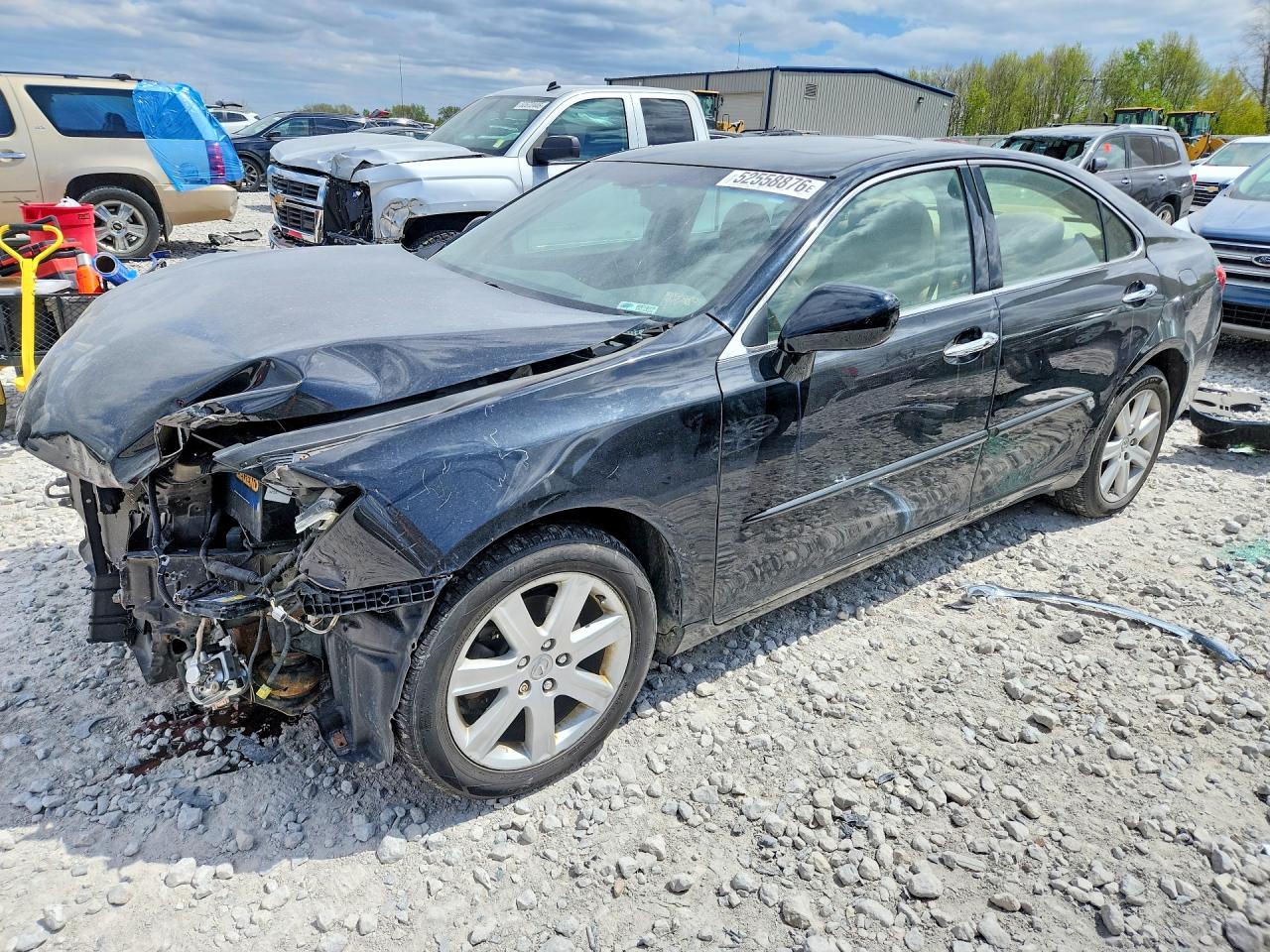 2007 Lexus ES 330, VIN JTHBJ46G372116632 — Перед
