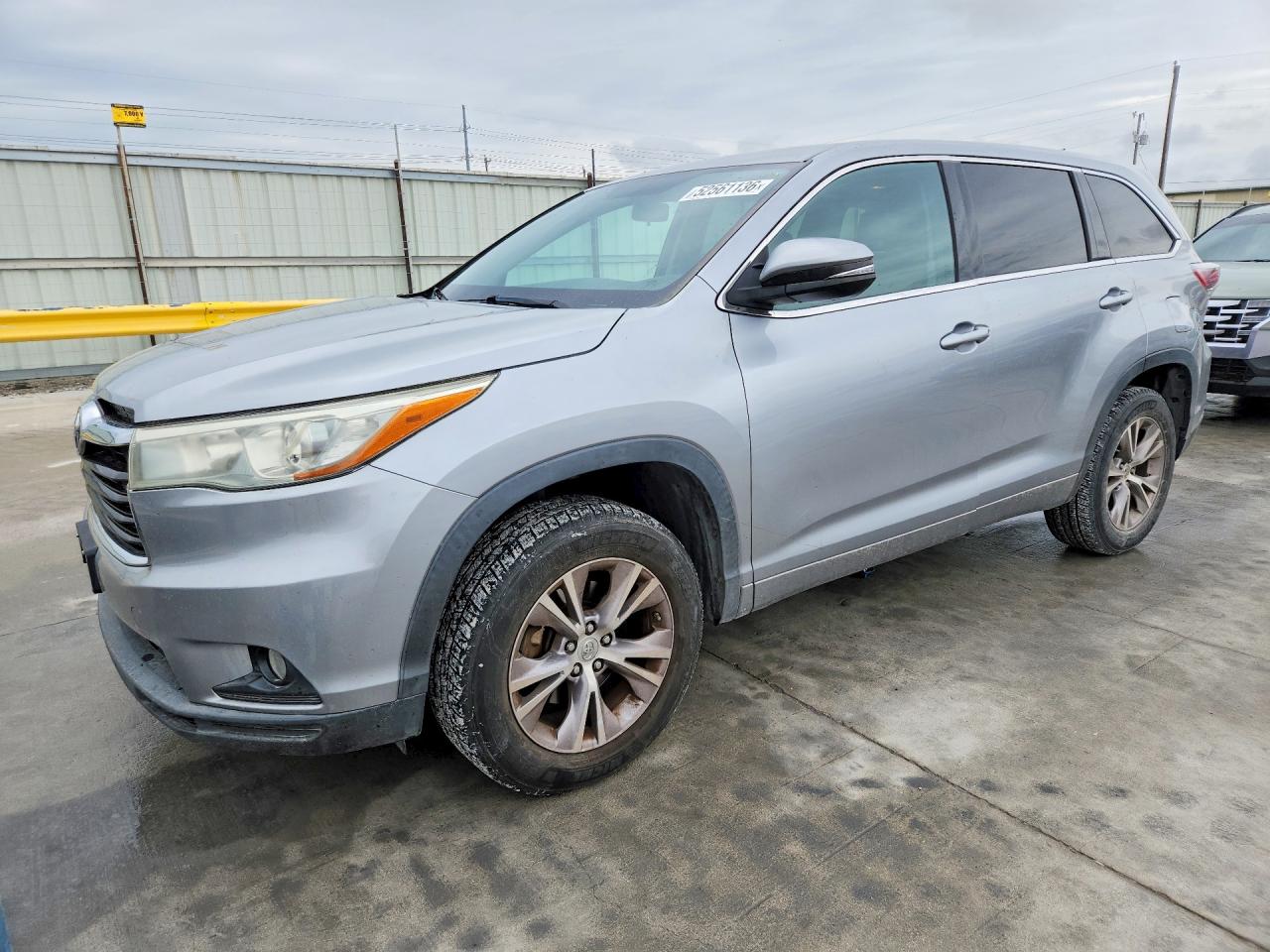 2015 Toyota Highlander LE Plus, VIN 5TDZKRFH9FS116404 — Hail