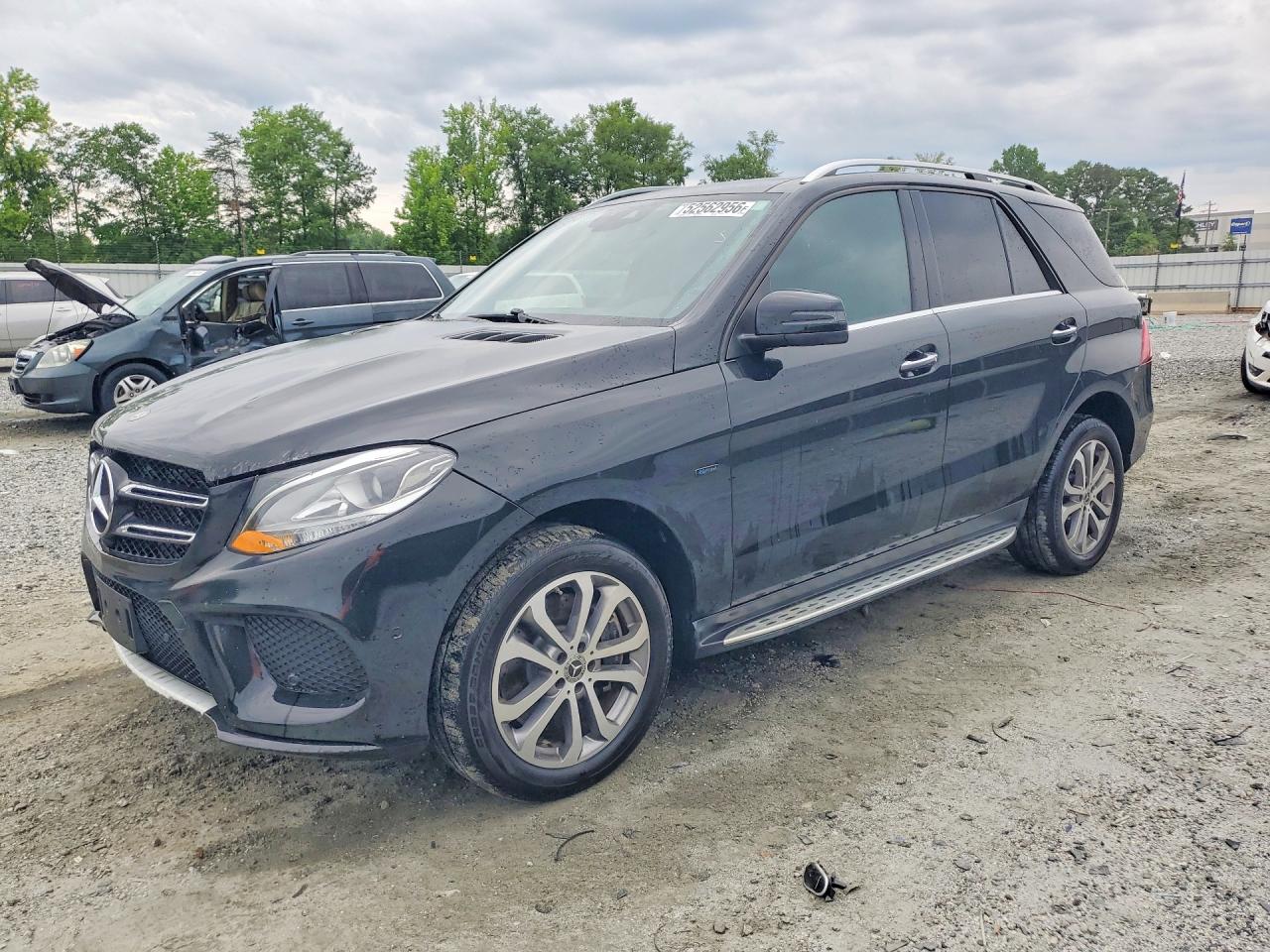 2018 Mercedes-Benz GLE 550e, VIN 4JGDA6DB7JB017604 — Front end
