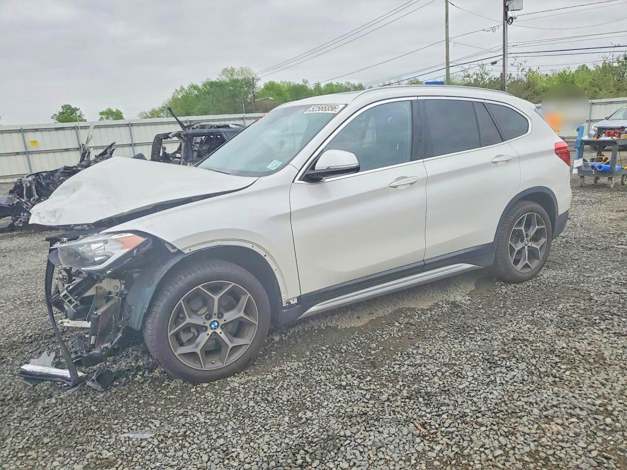 2019 BMW X1 xDrive28i, VIN WBXHT3C52K5N05436 — Front end