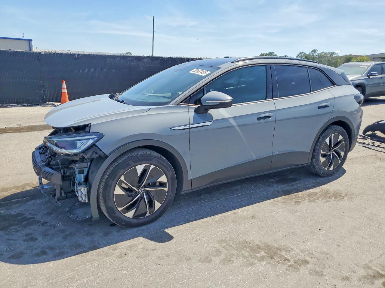 2022 Volkswagen ID.4 Pro S, VIN WVGTMPE28NP050370 — Front end