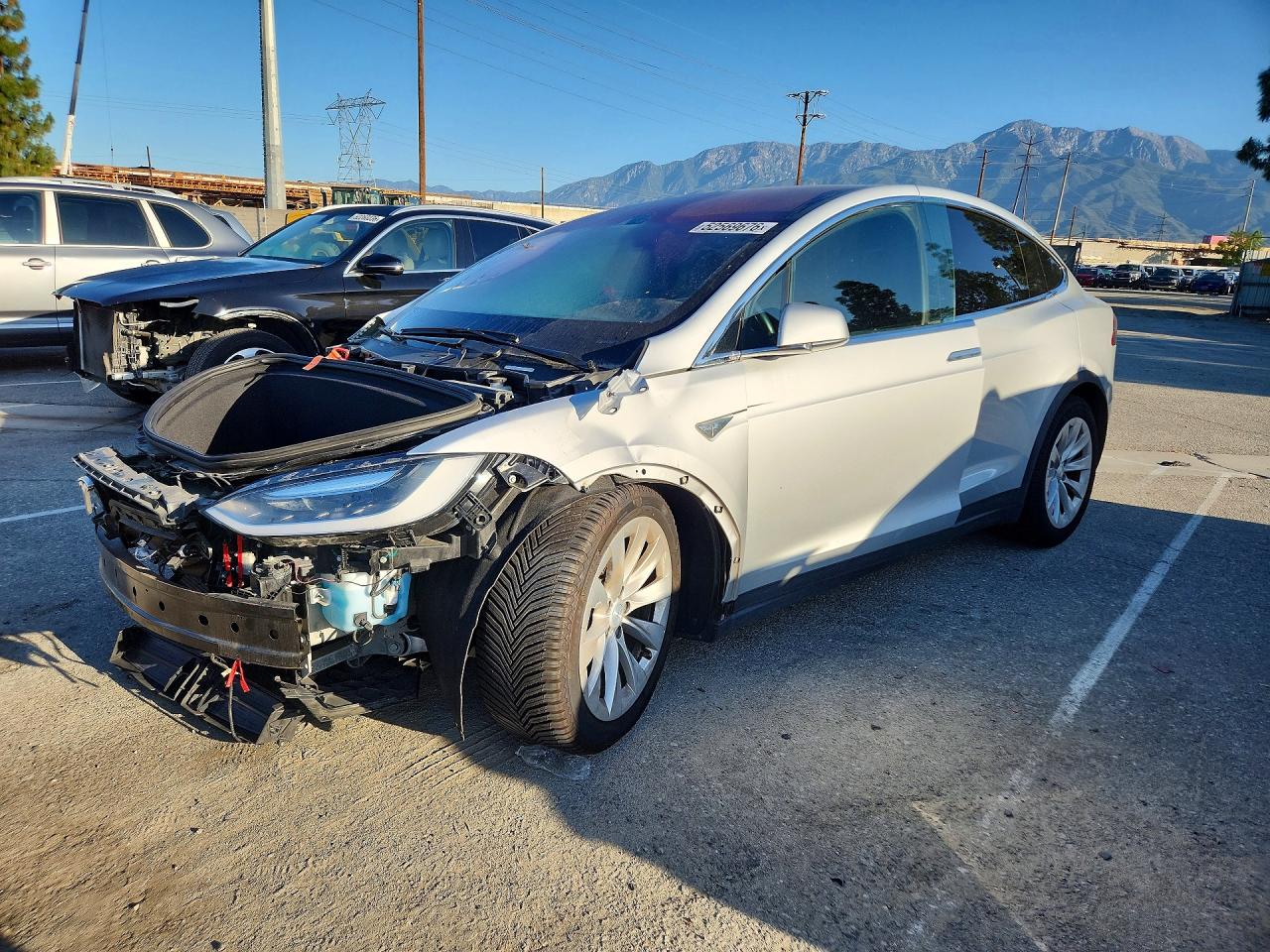 2016 Tesla Model X 70D, VIN 5YJXCAE24GF019426 — По всему кузову