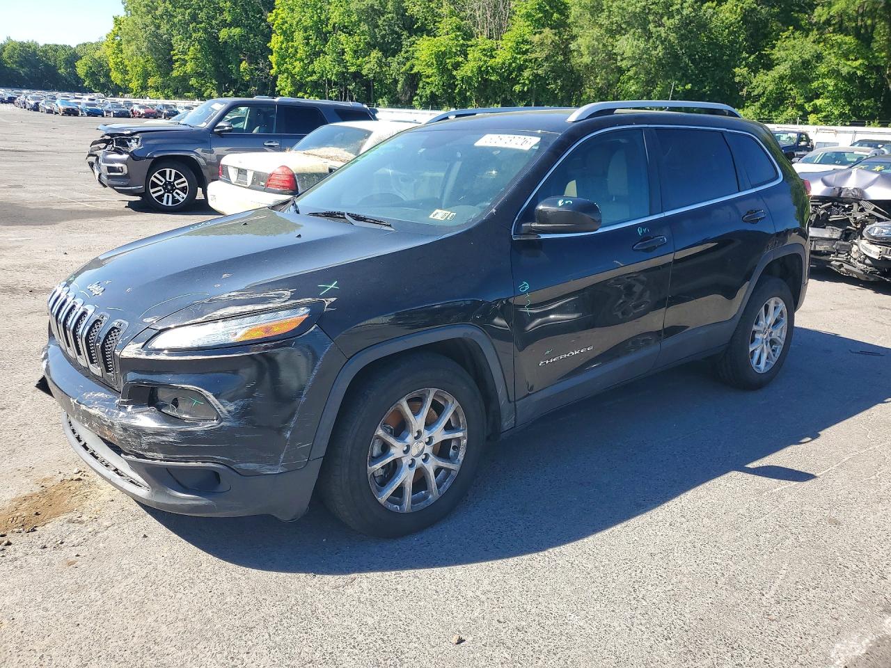 2017 Jeep Cherokee Latitude, VIN 1C4PJMCB9HW579921 — Перед