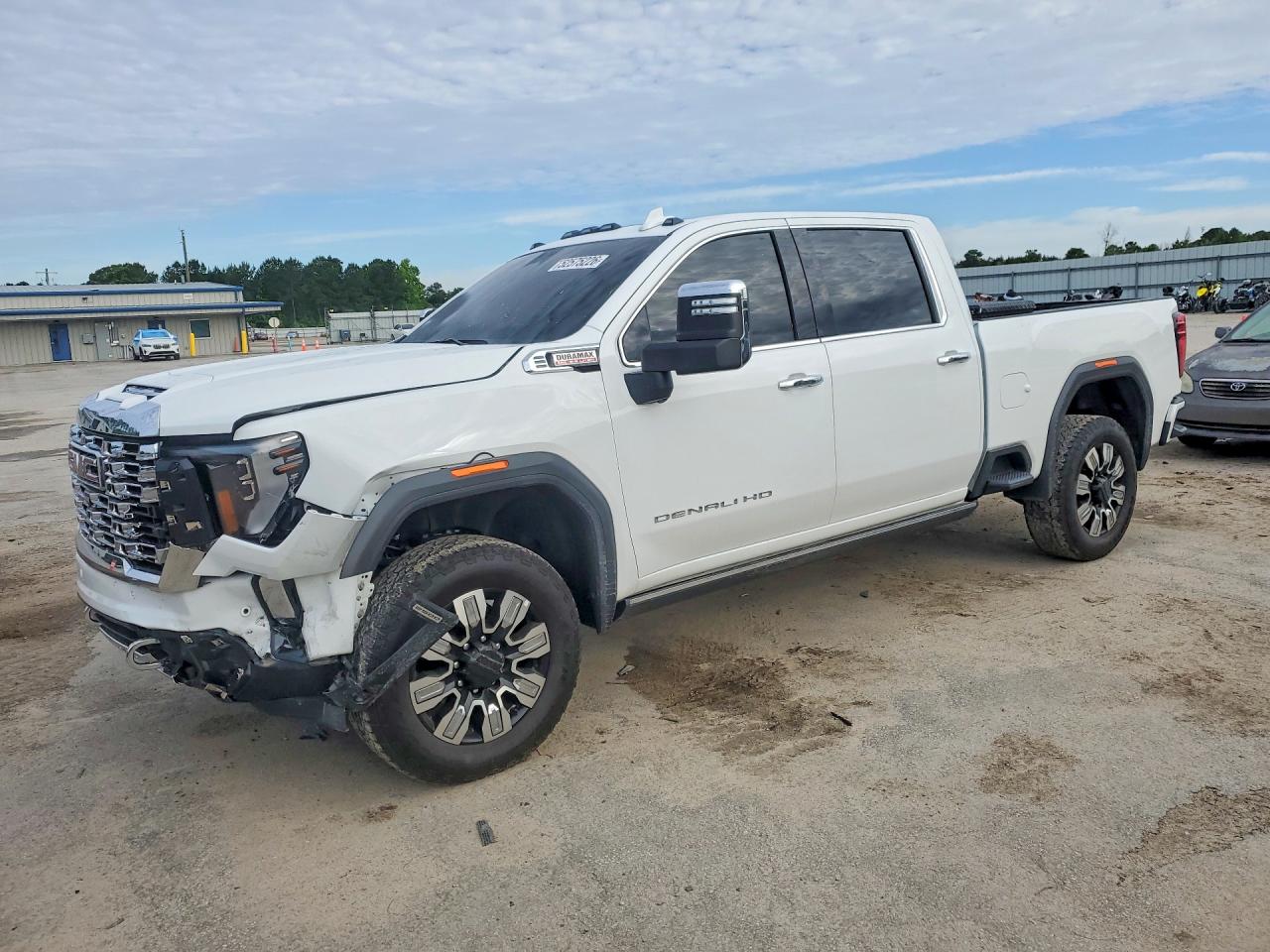 2025 GMC Sierra 2500HD Denali, VIN 1GT4UREY7SF135548 — Front end