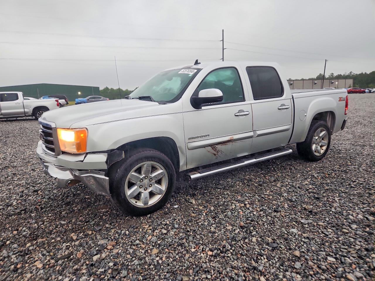 2013 GMC Sierra 1500 SLE, VIN 3GTP1VE00DG161452 — Front end