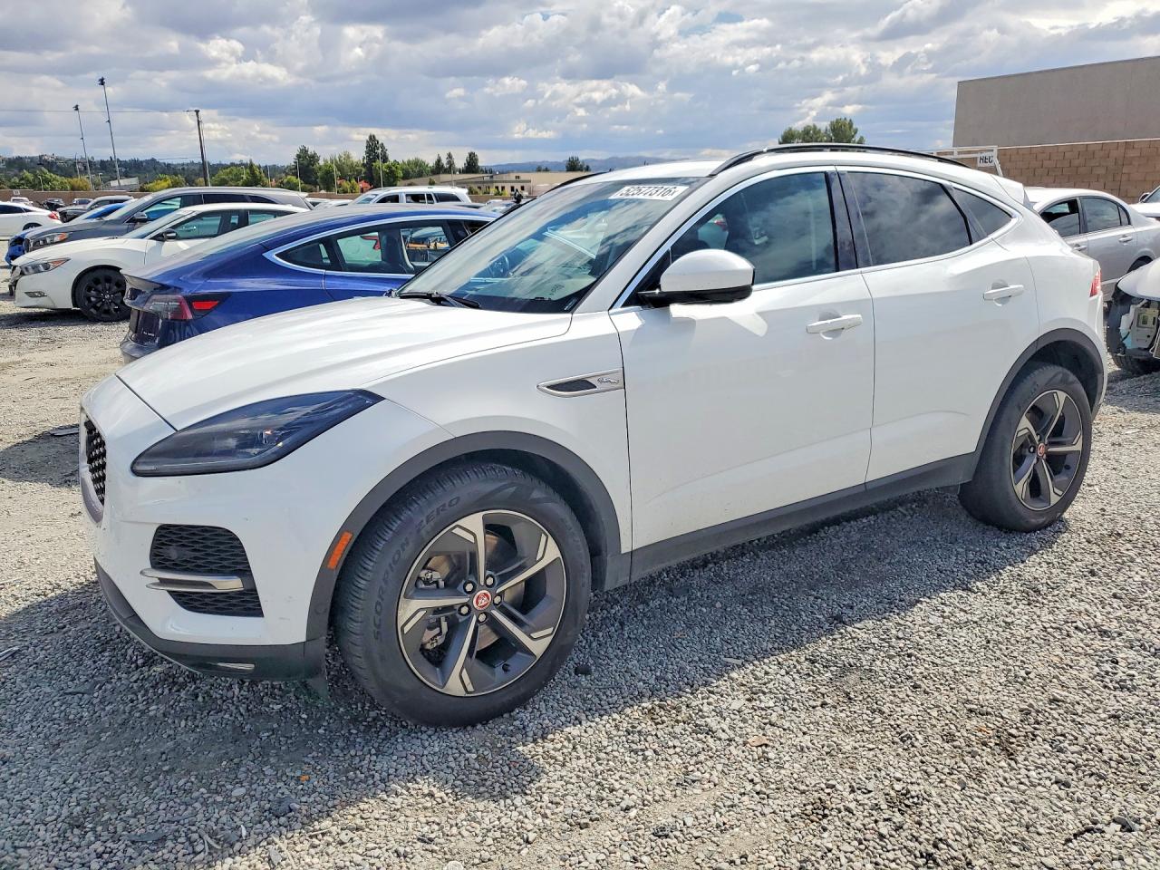 2022 Jaguar E-Pace SE, VIN SADFP2FX5N1029408 — Перед