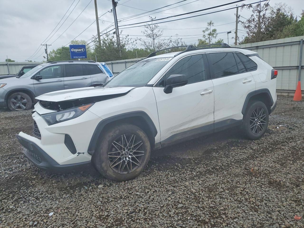 2020 Toyota RAV4 LE, VIN 2T3H1RFV7LW066441 — Front end