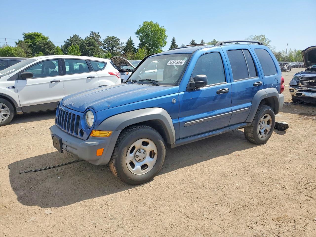 2005 Jeep Liberty Sport, VIN 1J4GL48K45W532532 — Бок