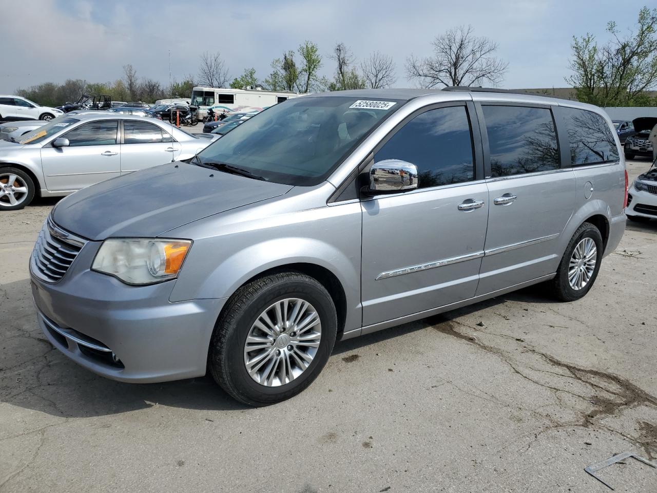 2013 Chrysler Town & Country Touring L, VIN 2C4RC1CG3DR810313 — Auction photo