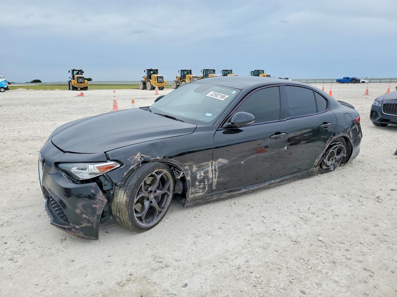 2018 Alfa Romeo Giulia Ti Sport, VIN ZARFAECN8J7599479 — Бок