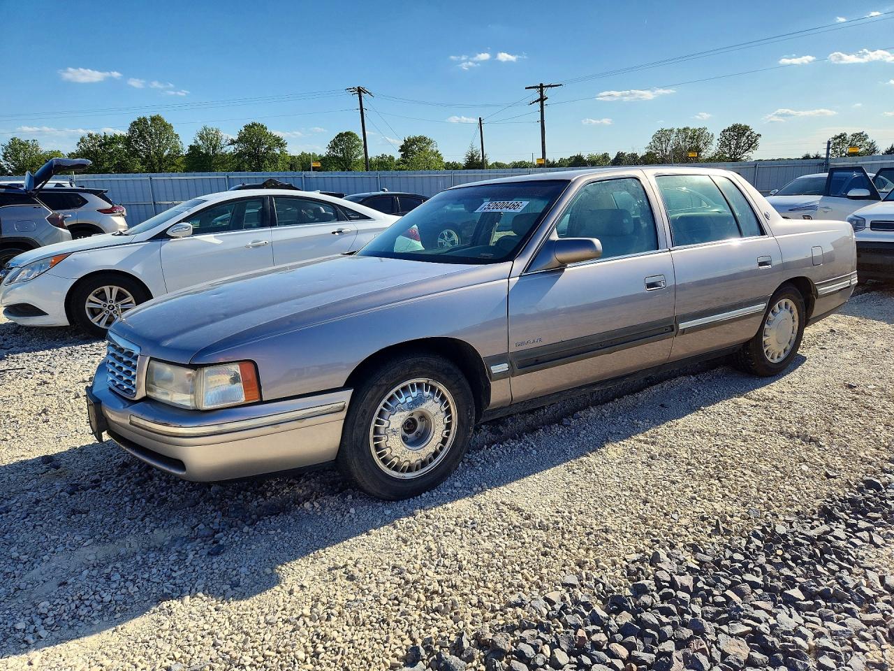 1997 Cadillac DeVille, VIN 1G6KD54Y7VU246296 — Град