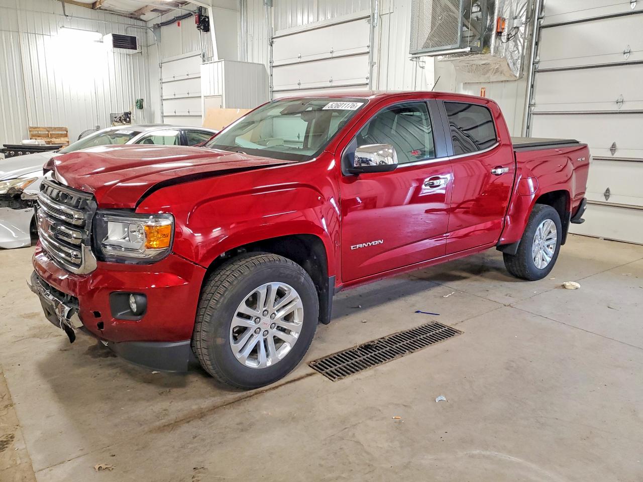 2018 GMC Canyon 4WD SLT, VIN 1GTG6DEN6J1268815 — Front end