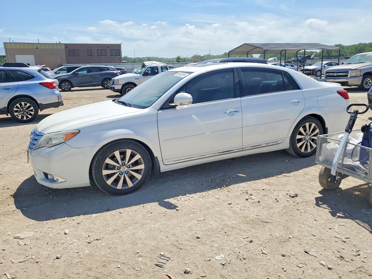 2011 Toyota Avalon, VIN 4T1BK3DB8BU421035 — Minor dents and scratches