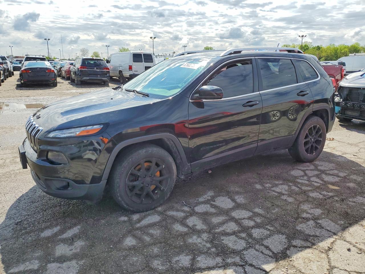 2015 Jeep Cherokee Latitude, VIN 1C4PJLCB0FW637292 — Мелкие вмятины и царапины