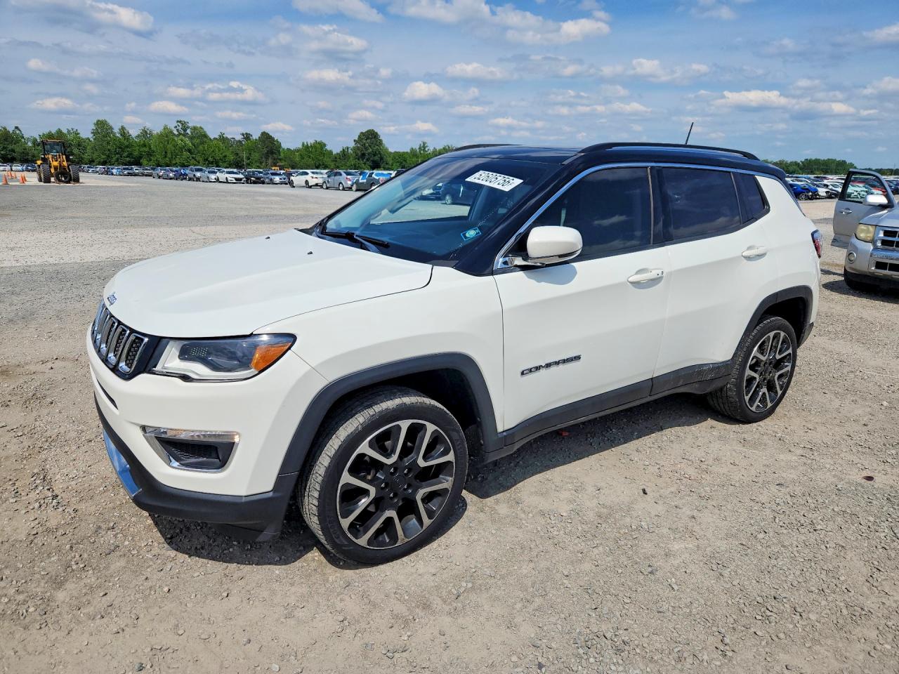 2018 Jeep Compass Limited, VIN 3C4NJDCB8JT114923 — Side