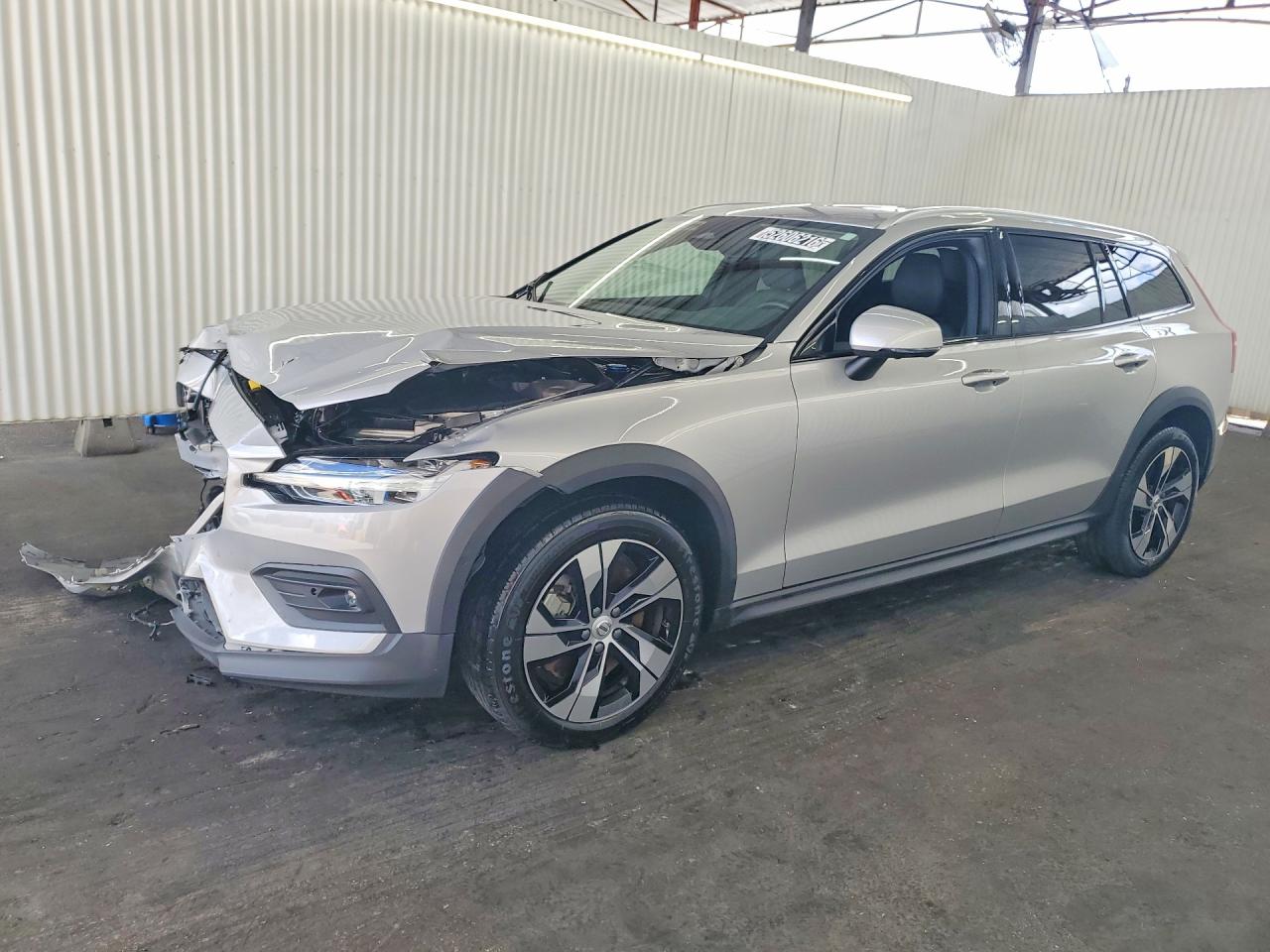 2025 Volvo V60 Plus, VIN YV4L12WK8S2147539 — Front end