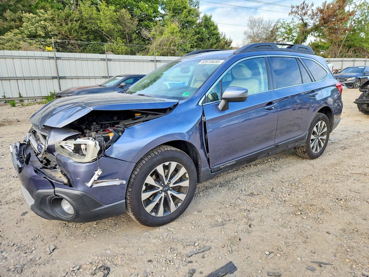 2015 Subaru Outback Limited, VIN 4S4BSANC4F3246774 — Перед