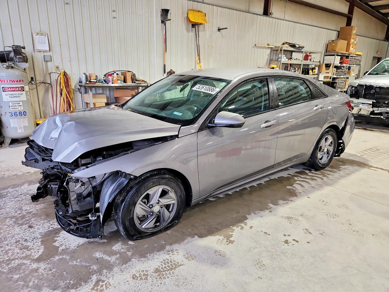 2024 Hyundai Elantra SE, VIN KMHLL4DGXRU813821 — Front end