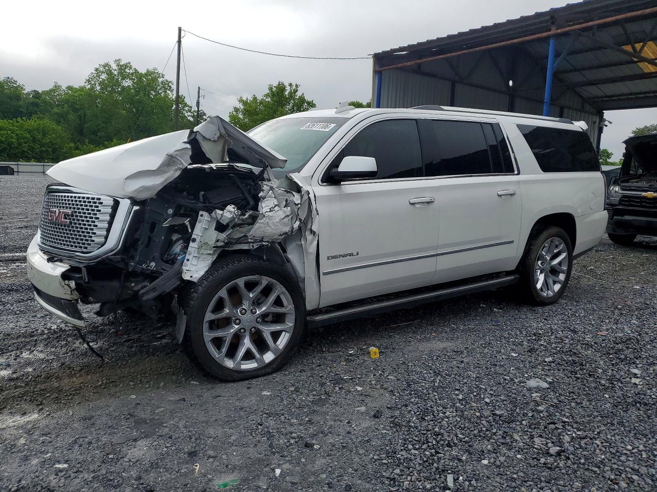 2017 GMC Yukon XL Denali, VIN 1GKS2HKJ1HR205491 — Front end