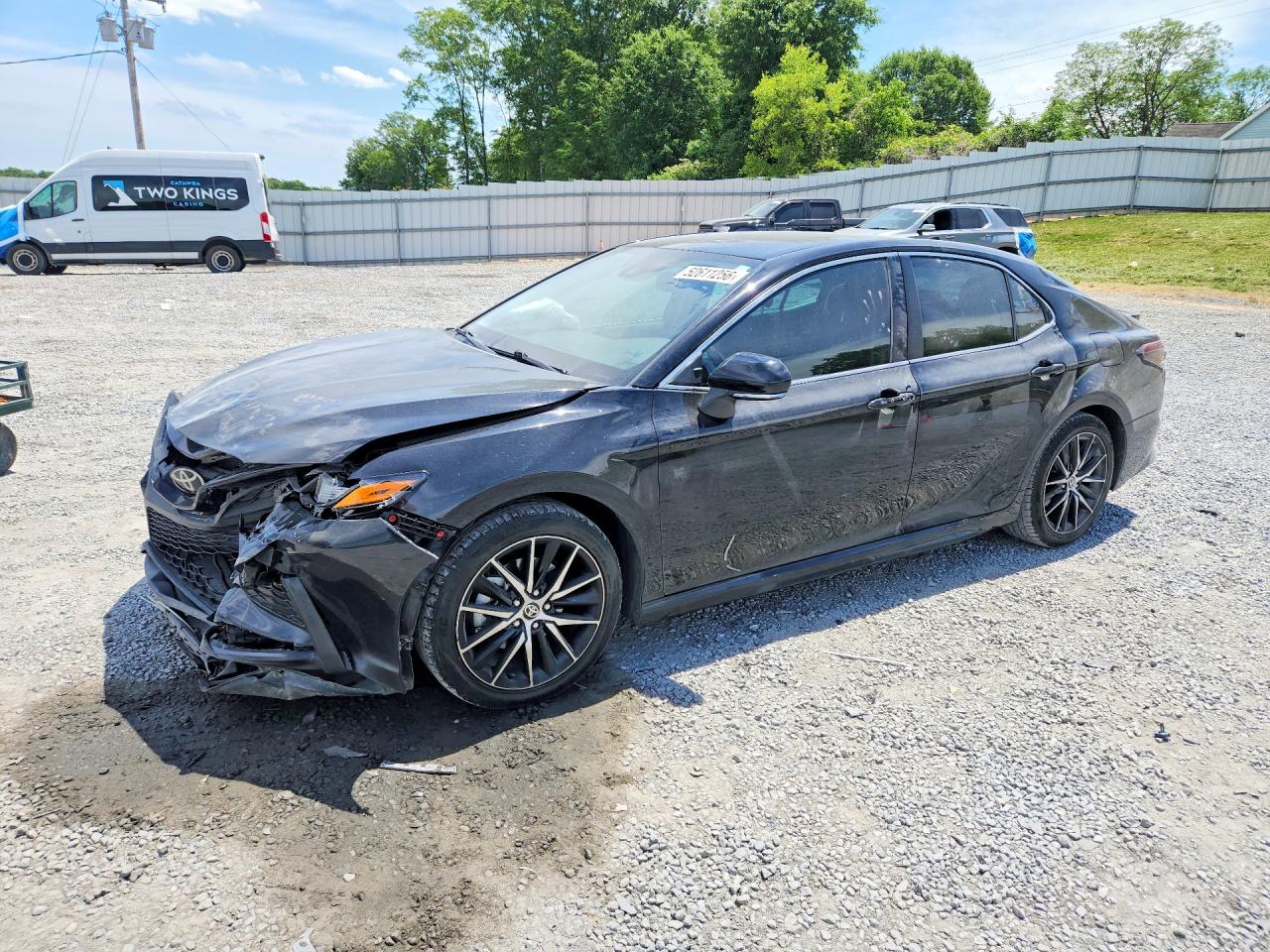 2022 Toyota Camry SE, VIN 4T1T11AK4NU045826 — Front end