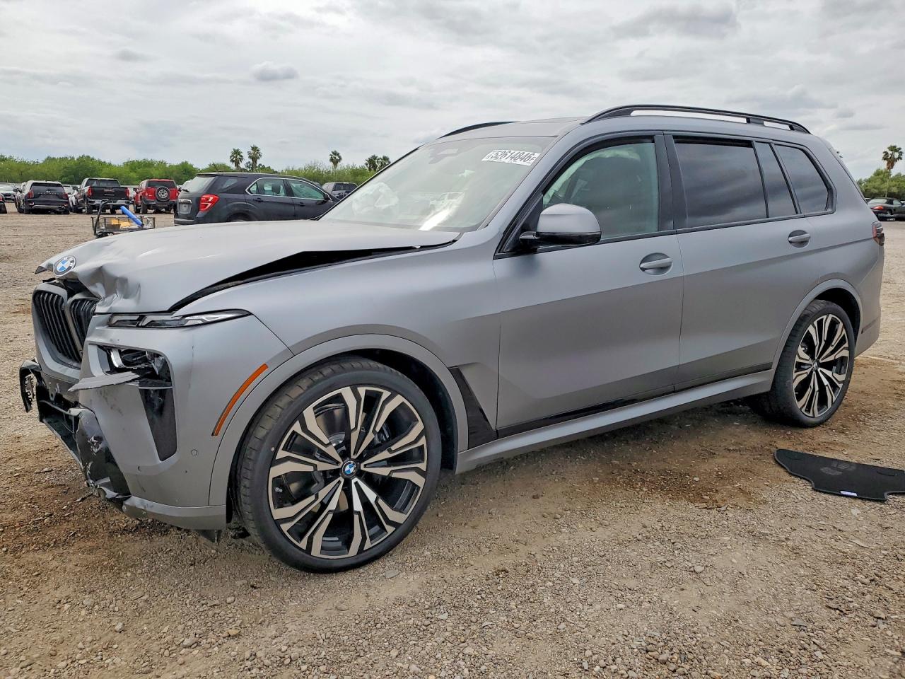 2027 BMW X7 xDrive40i, VIN 5UX23EM06V9439762 — Перед