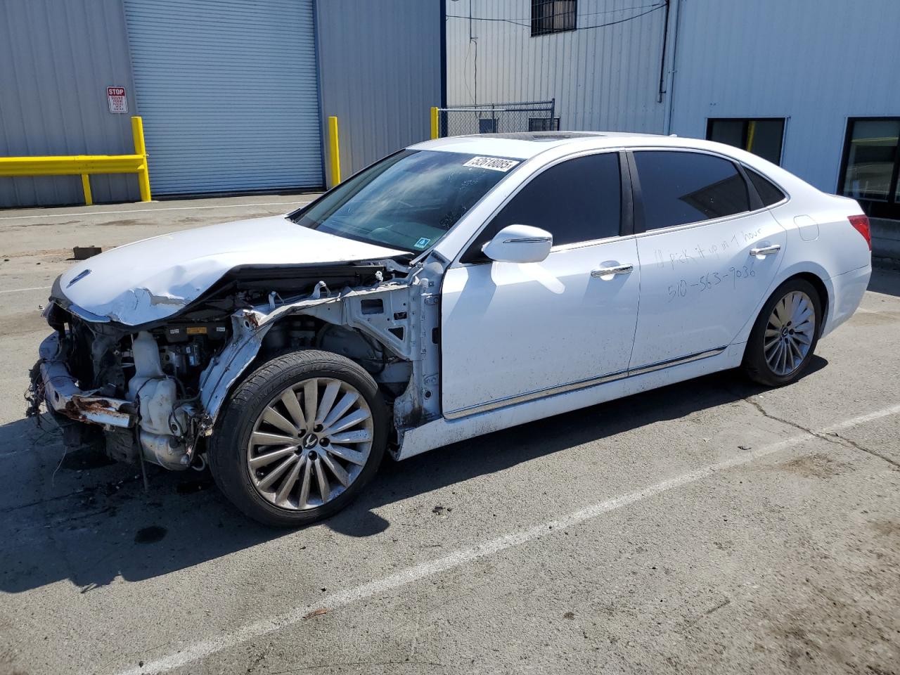 2016 Hyundai Equus Signature, VIN KMHGH4JH7GU102039 — Front end