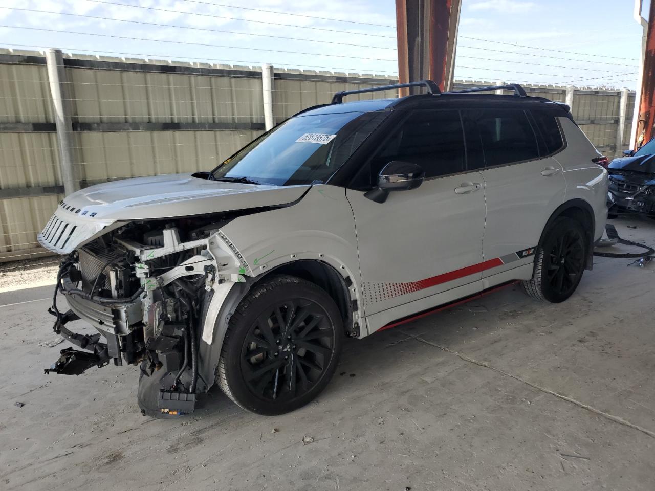 2023 Mitsubishi Outlander SE, VIN JA4J4UA81PZ047428 — Minor dents and scratches