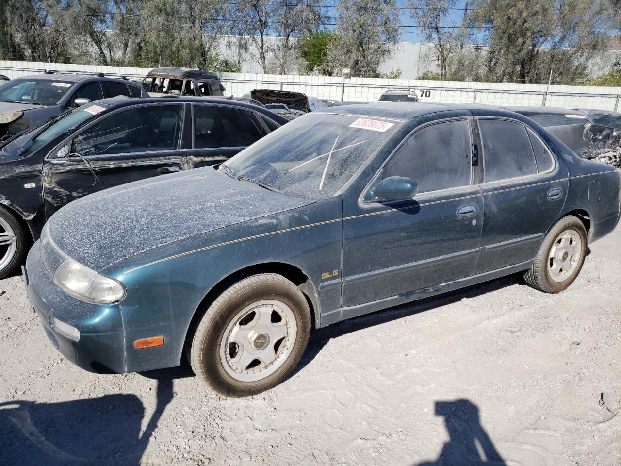 1994 Nissan Altima GLE, VIN 1N4BU31D2RC203215 — Side