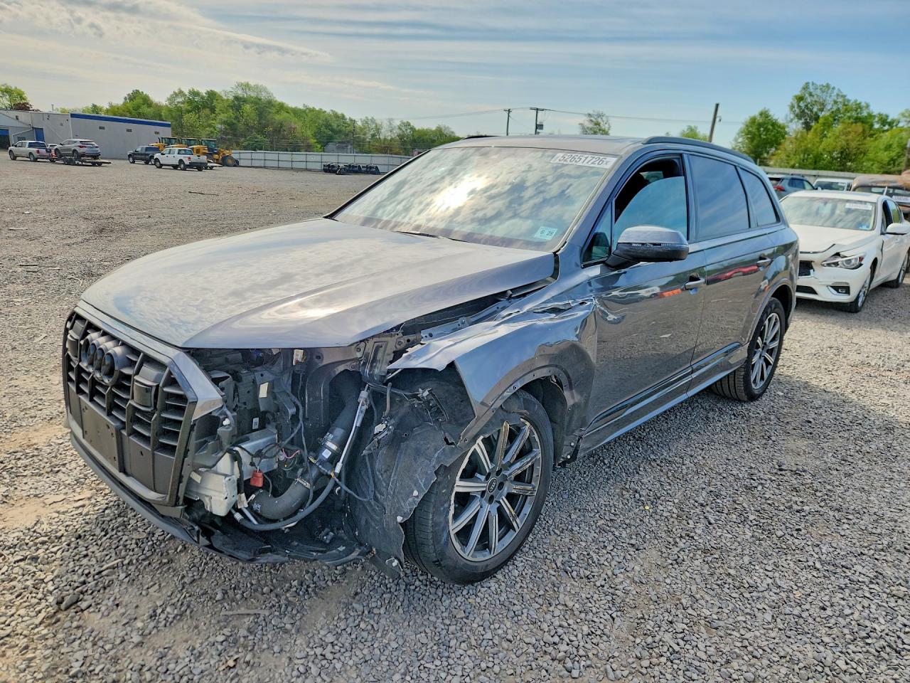 2023 Audi Q7 Premium Plus, VIN WA1LCBF73PD021703 — Перед