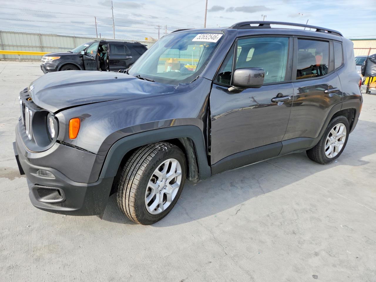 2018 Jeep Renegade Latitude, VIN ZACCJABB8JPJ43995 — Front end