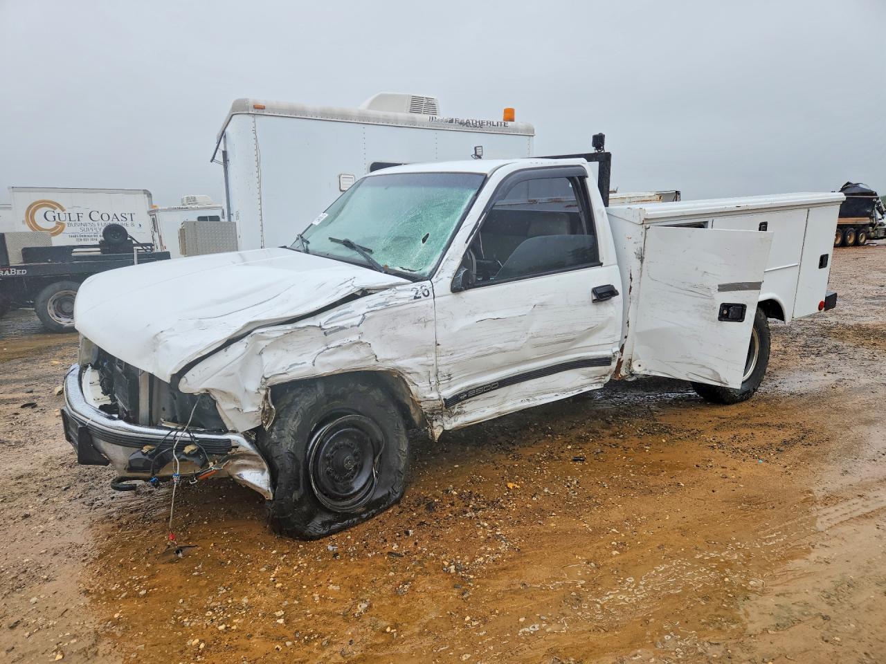 2000 Chevrolet Silverado 2500, VIN 1GCGC24J7YR142468 — Side