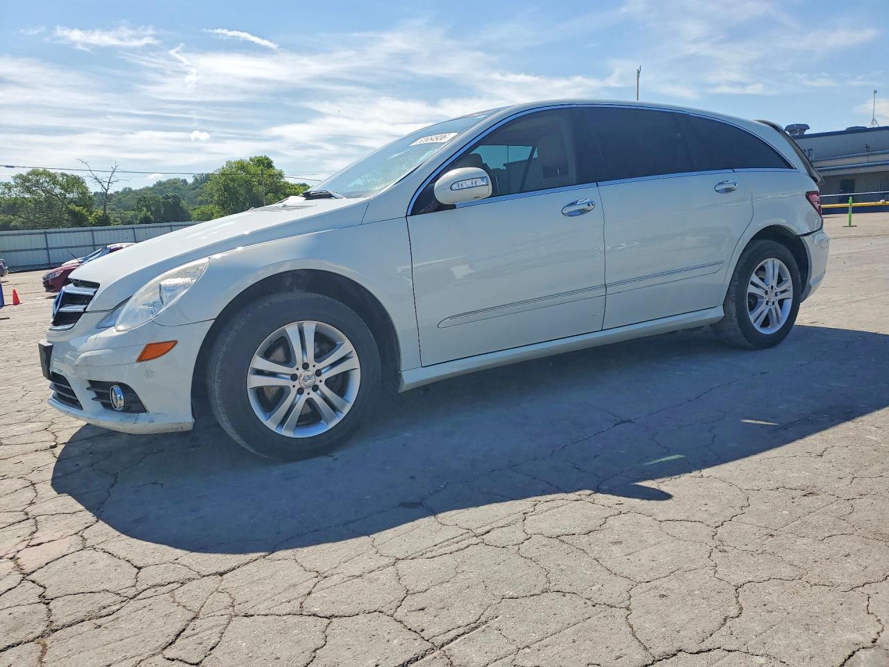 2009 Mercedes-Benz R 3.5L, VIN 4JGCB65E99A098723 — Rear end