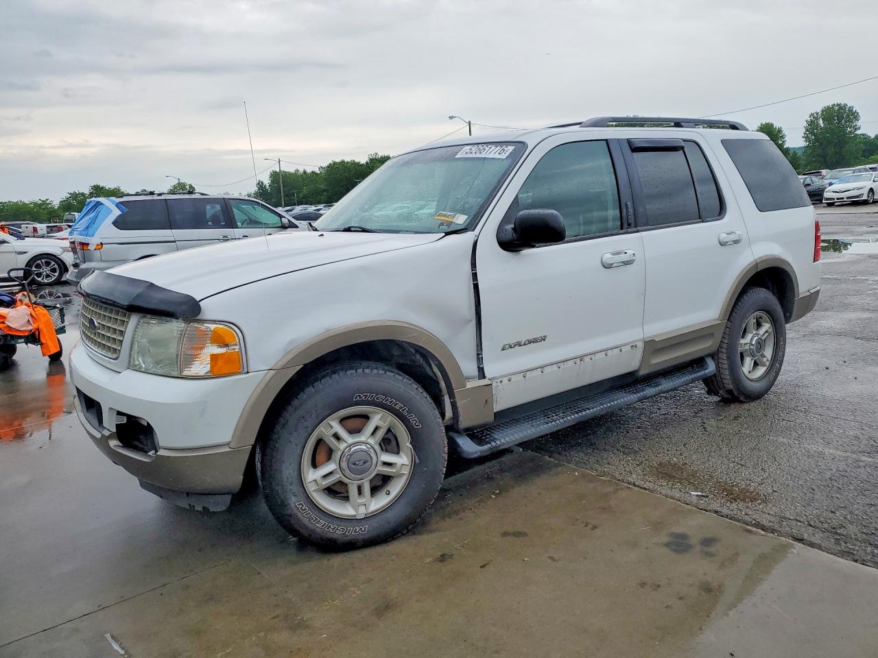 2002 Ford Explorer Eddie Bauer, VIN 1FMDU74E22UA78758 — Front end