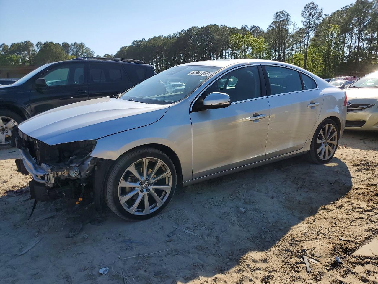 2016 Volvo S60 T5 Drive-E Platinum, VIN LYV402FM3GB100498 — Front end