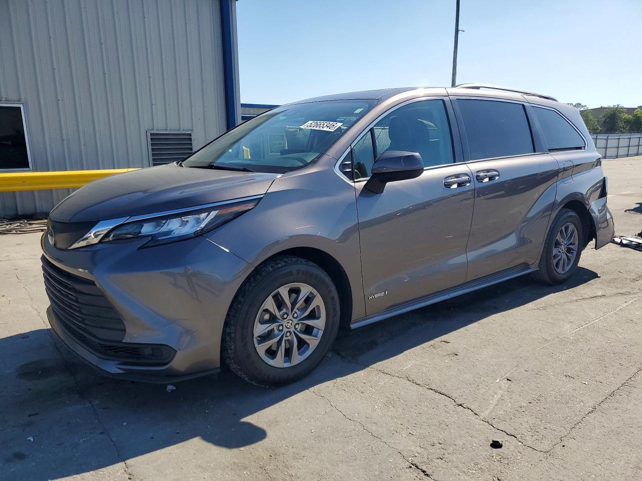2021 Toyota Sienna LE, VIN 5TDBSKFC0MS023460 — Side