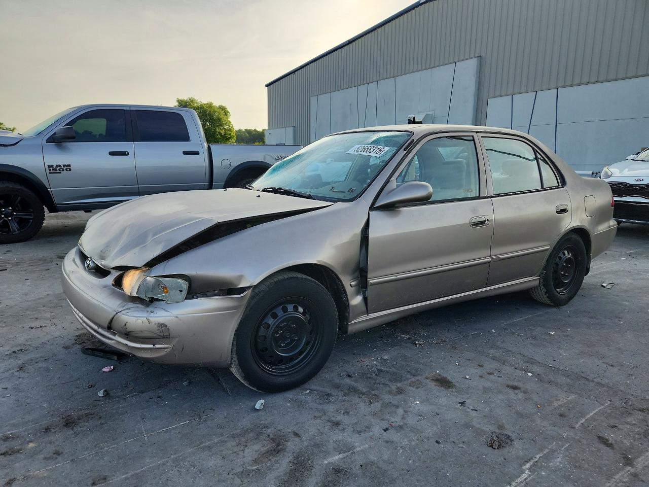 2000 Toyota Corolla CE, VIN 2T1BR12E4YC304821 — Front end