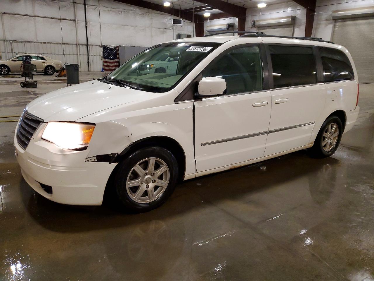 2010 Chrysler Town & Country Touring, VIN 2A4RR5D11AR280705 — Front end