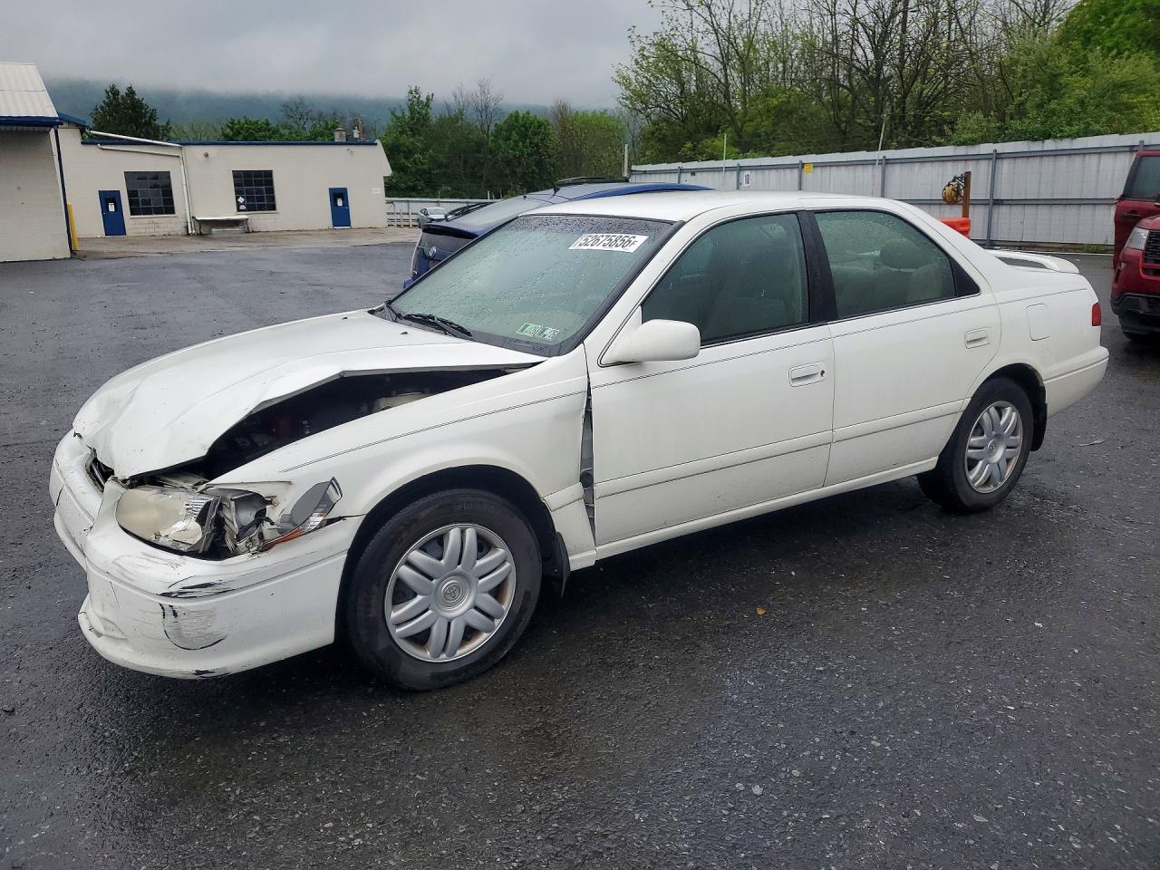 2000 Toyota Camry XLE, VIN 4T1BF28K9YU940239 — Front end