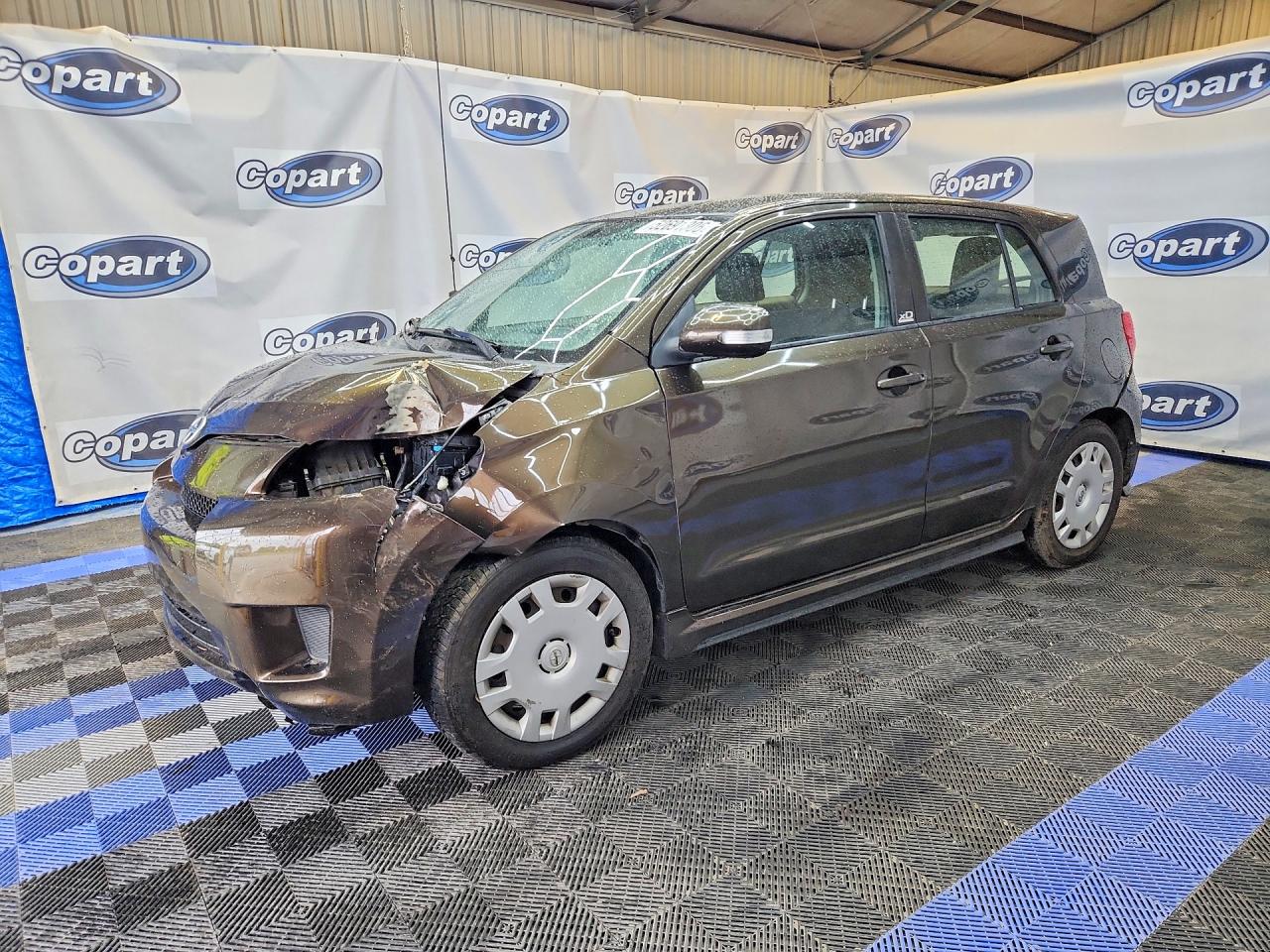 2011 Scion xD, VIN JTKKU4B4XB1008939 — Перед