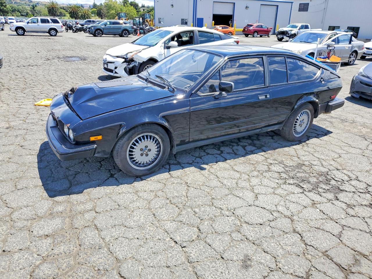 1986 Alfa Romeo GTV, VIN ZARAA6696G1008060 — Front end