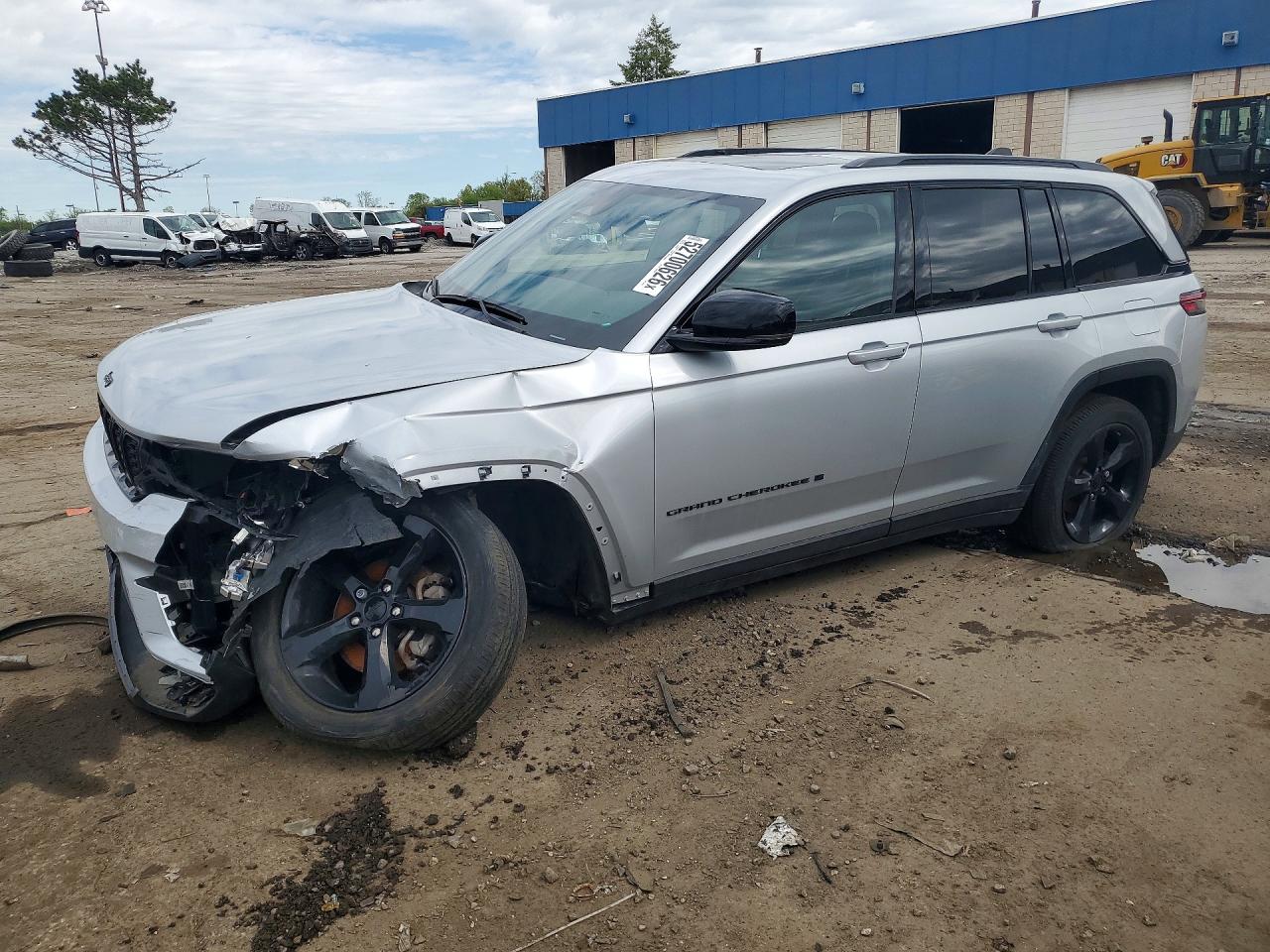 2023 Jeep Grand Cherokee Laredo, VIN 1C4RJHAG0PC609354 — Front end