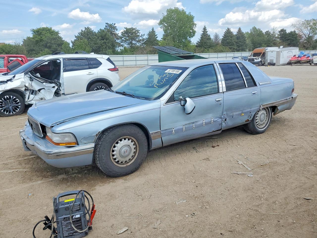 1994 Buick Roadmaster, VIN 1G4BN52P6RR422487 — Side