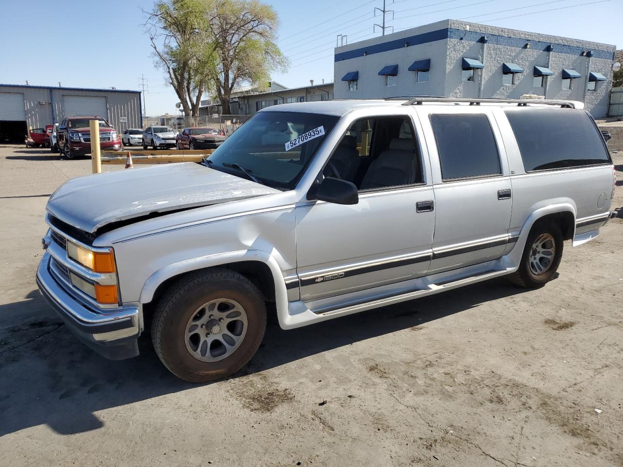 1997 Chevrolet Suburban, VIN 1GBEC16R2VJ361809 — Front end