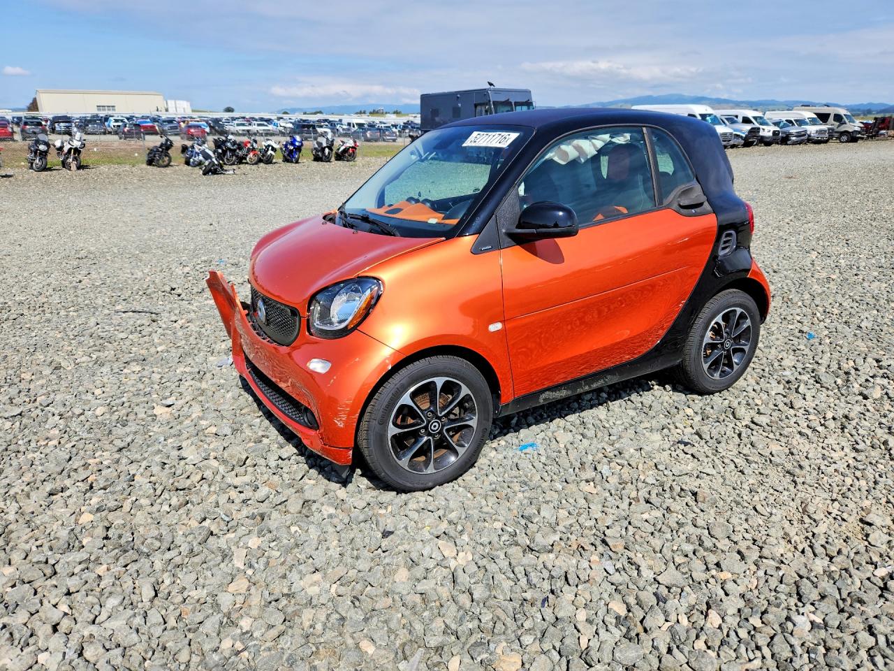 2016 Smart fortwo Passion, VIN WMEFJ5DA7GK051762 — Front end