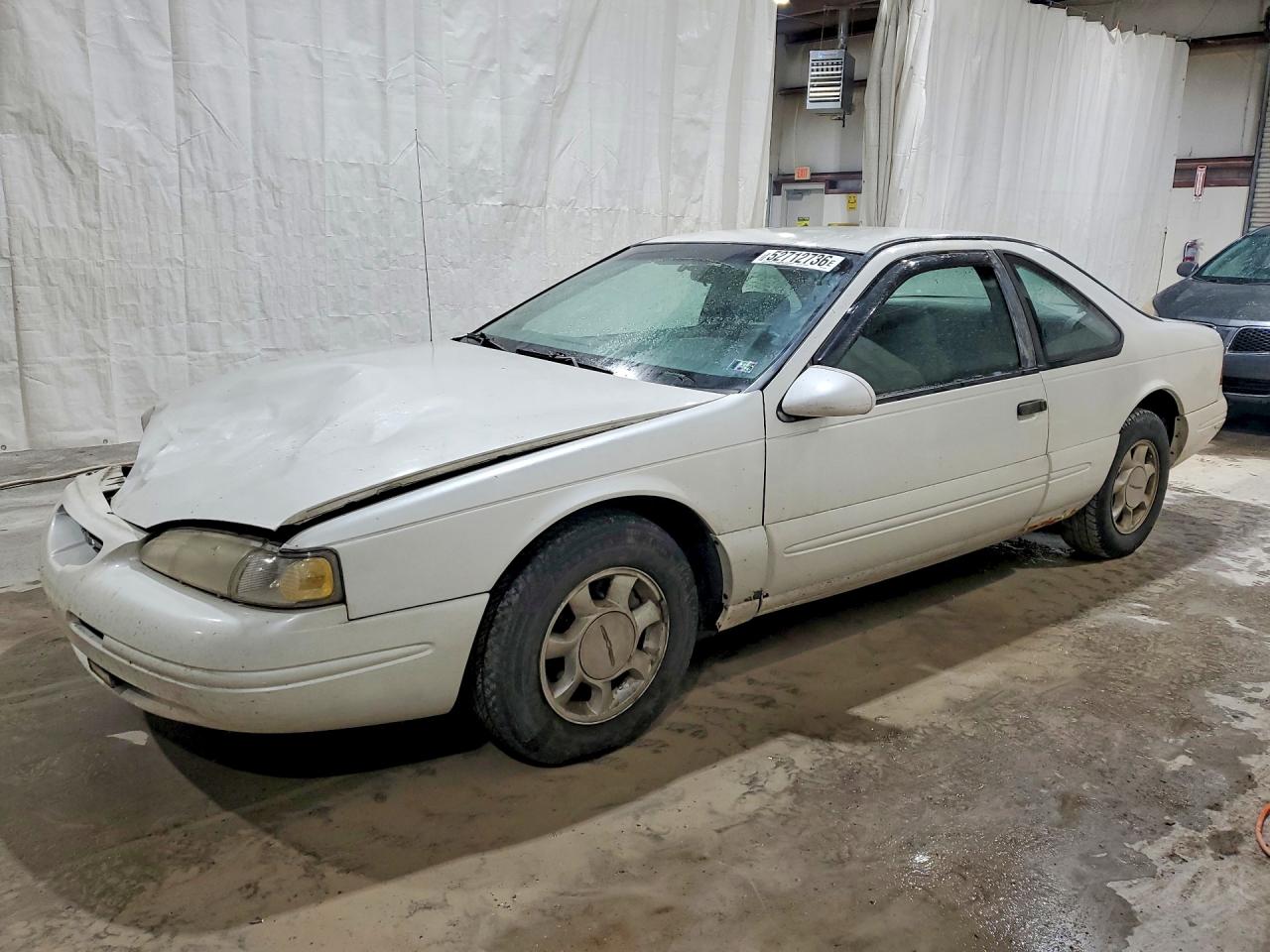 1997 Ford Thunderbird LX, VIN 1FALP624XVH142298 — Front end